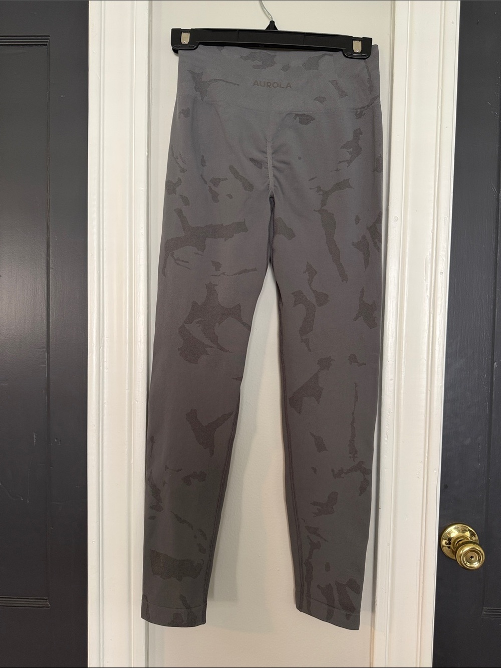 Aurola Women's Gray Camouflage High-Waist Leggings